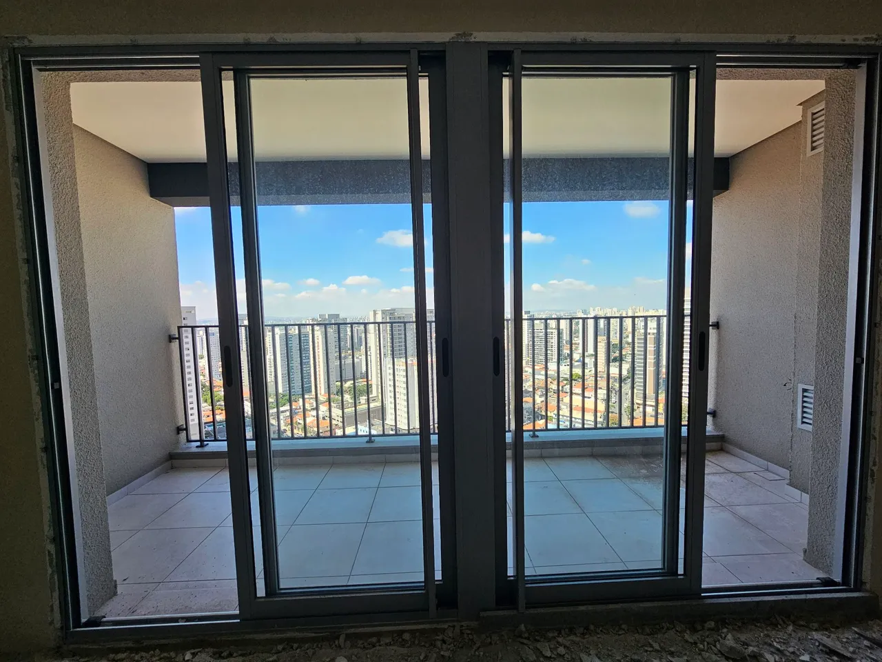 Porta Balcão de Alumínio com Vidro Temperado - 4 Folhas