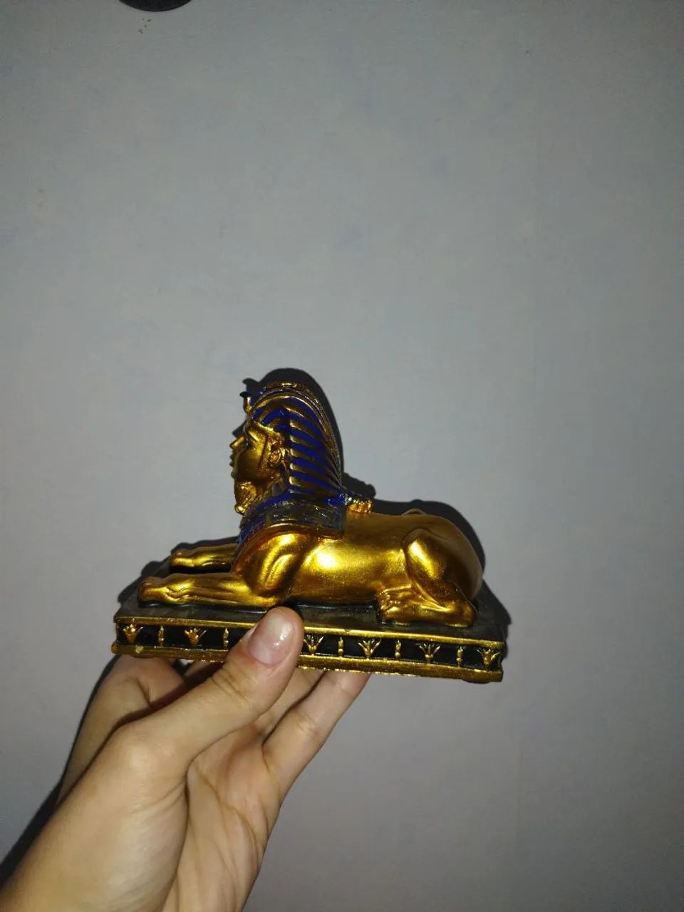 Escultura Egípcia de Esfinge folhada a ouro  - Foto 2