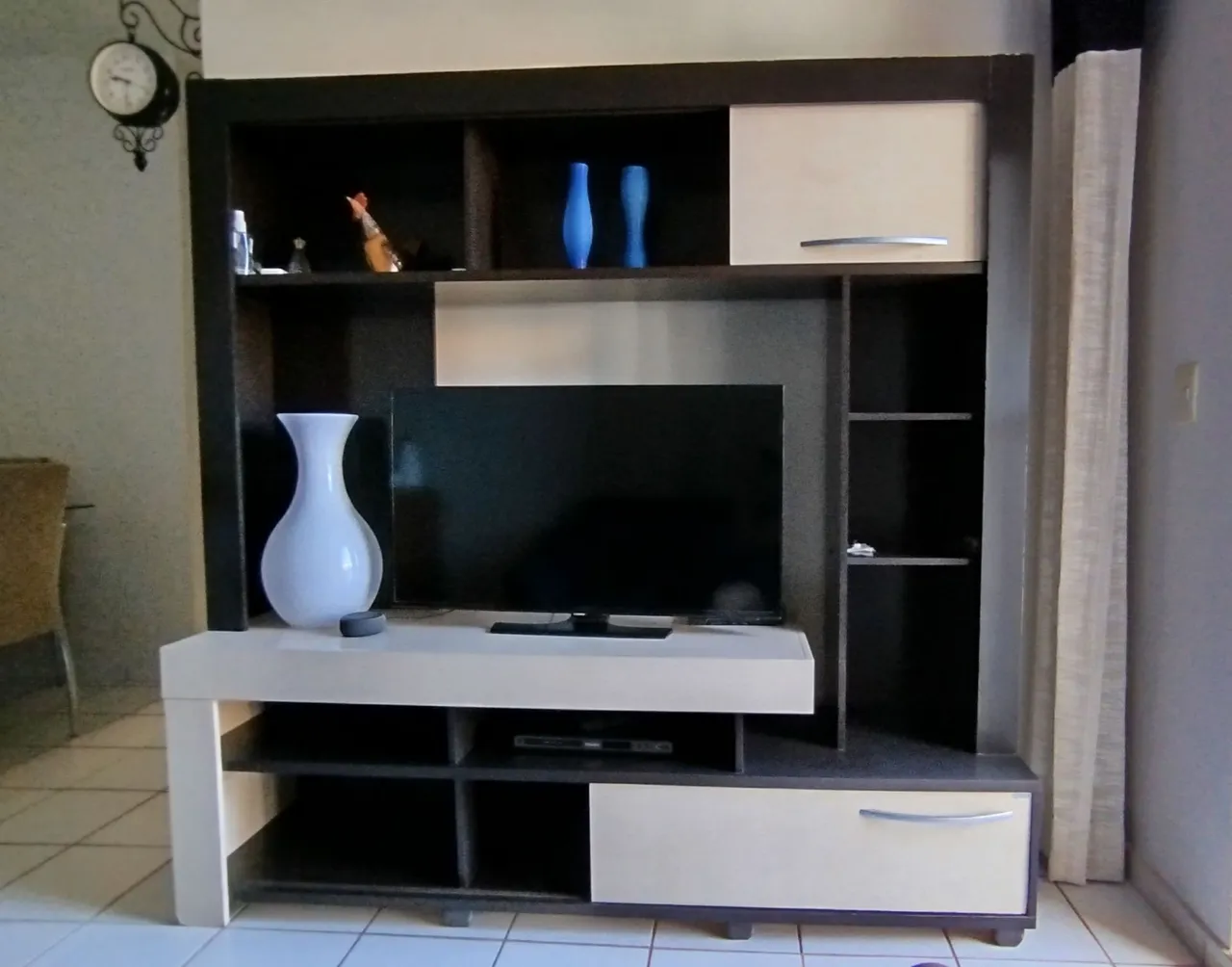Estante para TV com Prateleiras