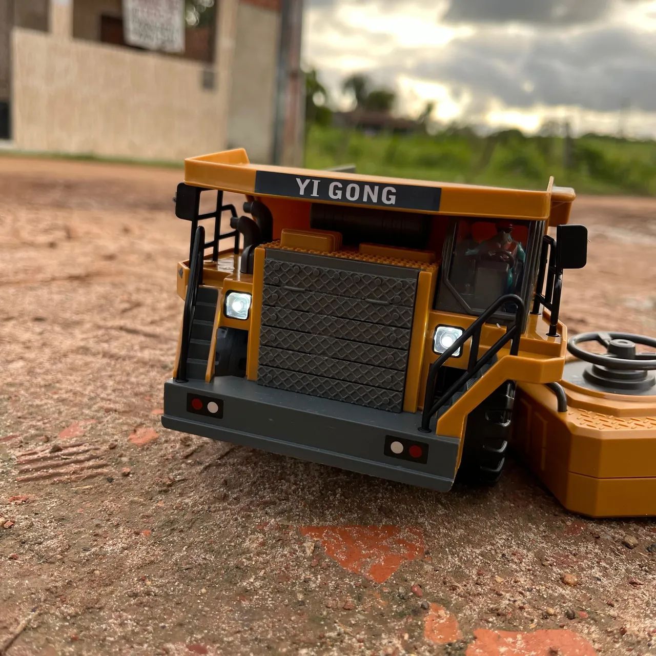 Queima de Estoque - Caçamba de Controle Remoto - Com Bateria Recarregável - Foto 2