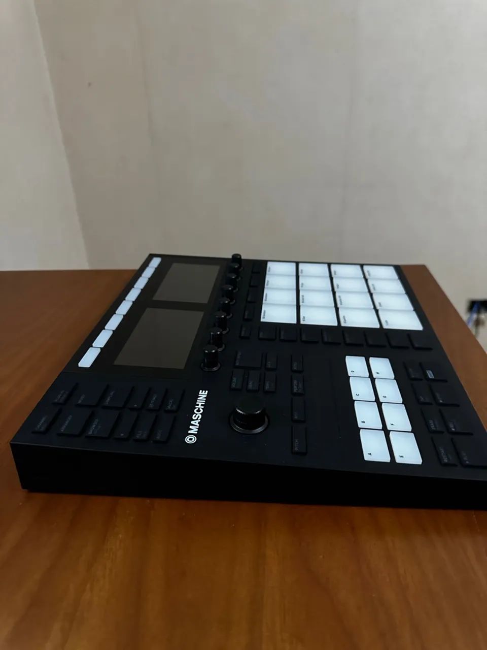 Native Instruments Maschine MK3 - Instrumentos musicais - Bom