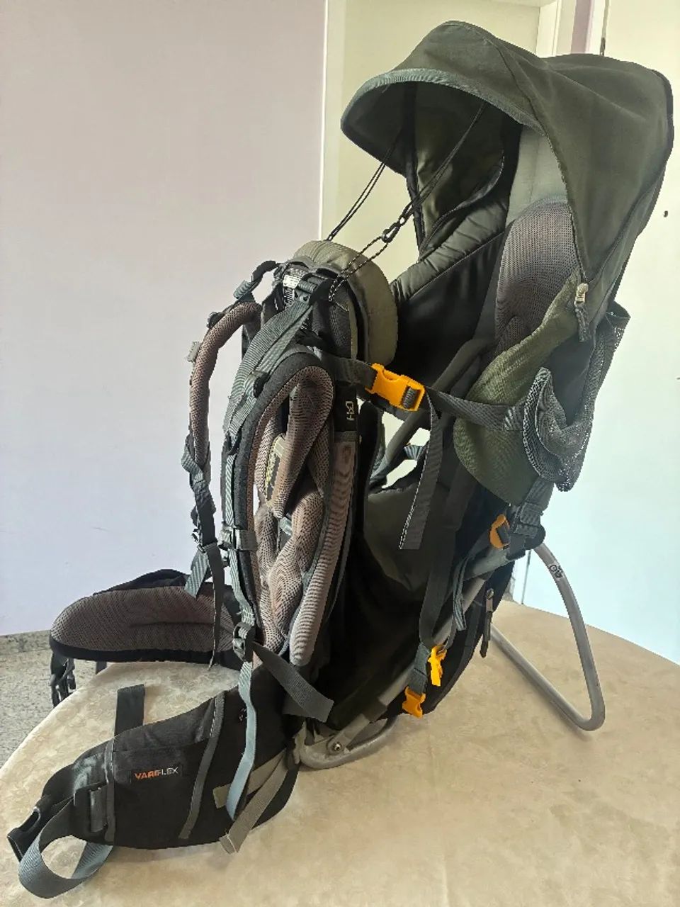 Mochila Deuter Kid Comfort 3 de carregar bebê