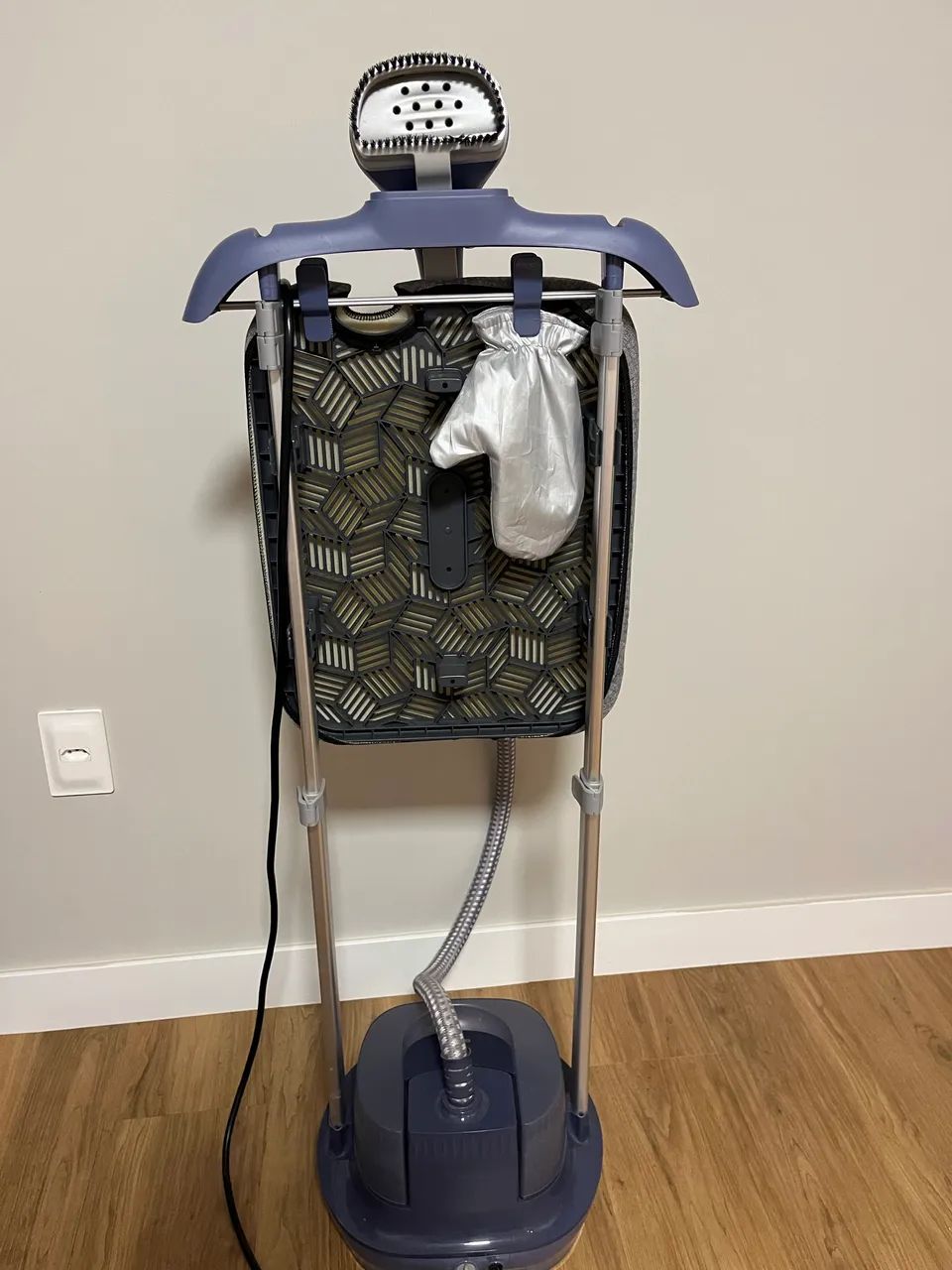 Vaporizador de Roupas Electrolux - Pouquíssimo Usado, Estado de Novo - Foto 6
