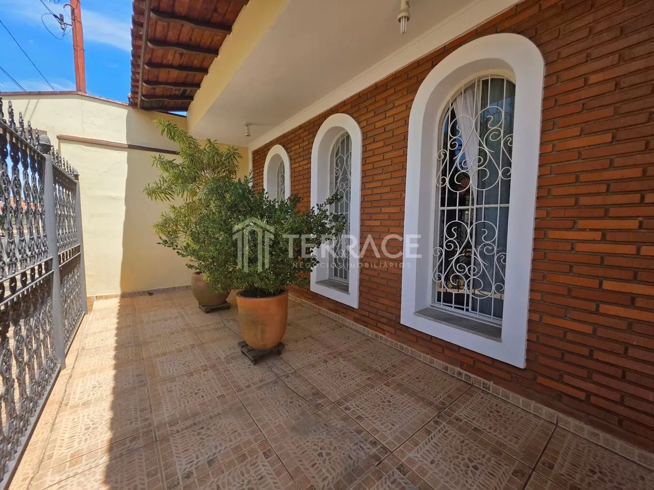 Casa Térrea com 2 quartos (1 Suíte)  Ambientes Amplos