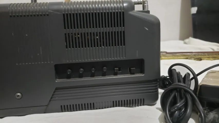 tv bakosomic a cores  5 polegadas radio am e fm  model bk-4848ls vintage - Foto 5