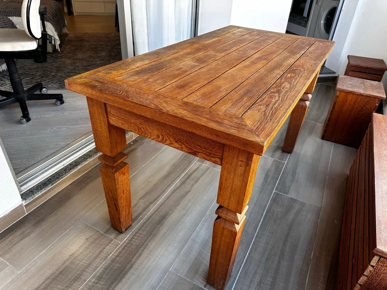 Mesa e madeira maciça/angelim pedra (não dá cupim) 