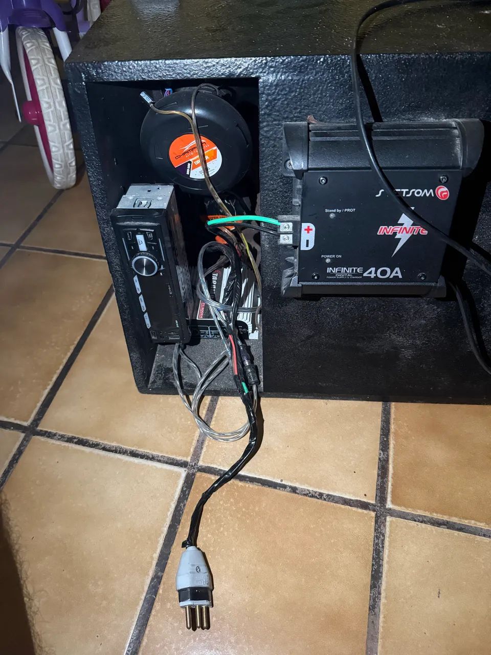 Caixa de som automotivo 422080509484748802