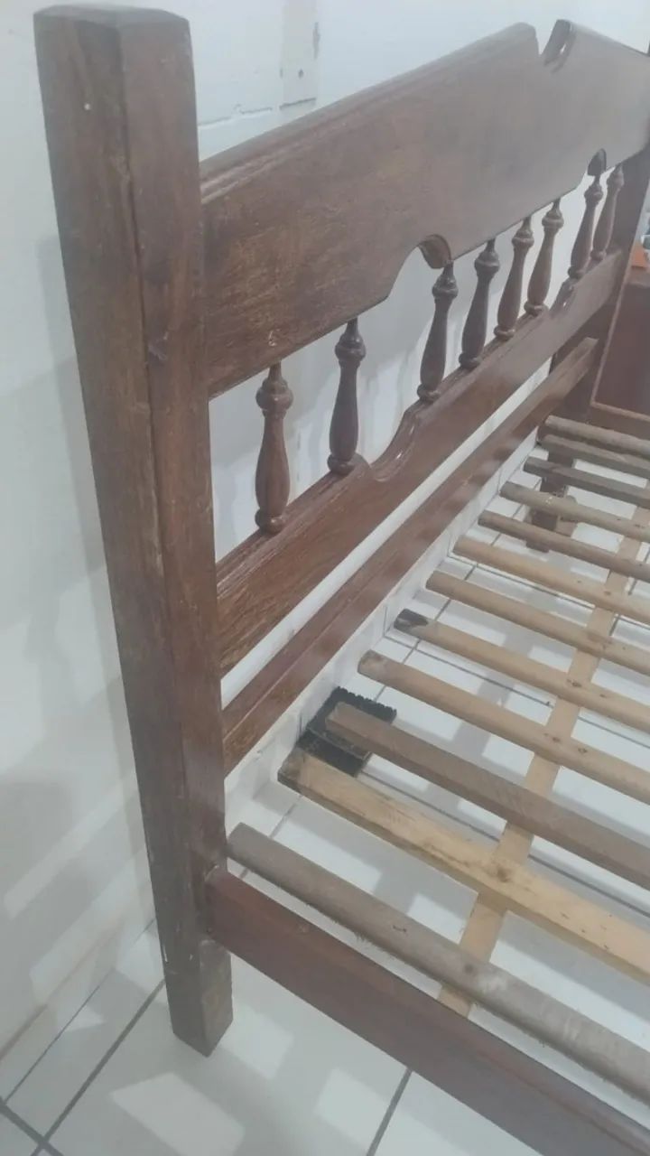 Cama Casal Algarrobo Macizo Torneado - Usada