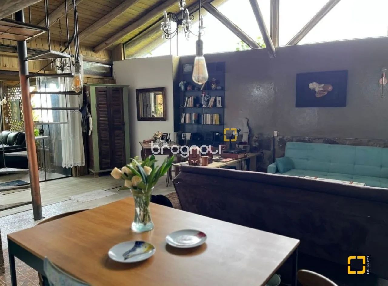 Loft residencial de 135 m2 com vista mar em Sambaqui