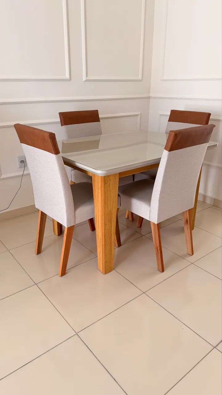 Mesa 4 cadeiras