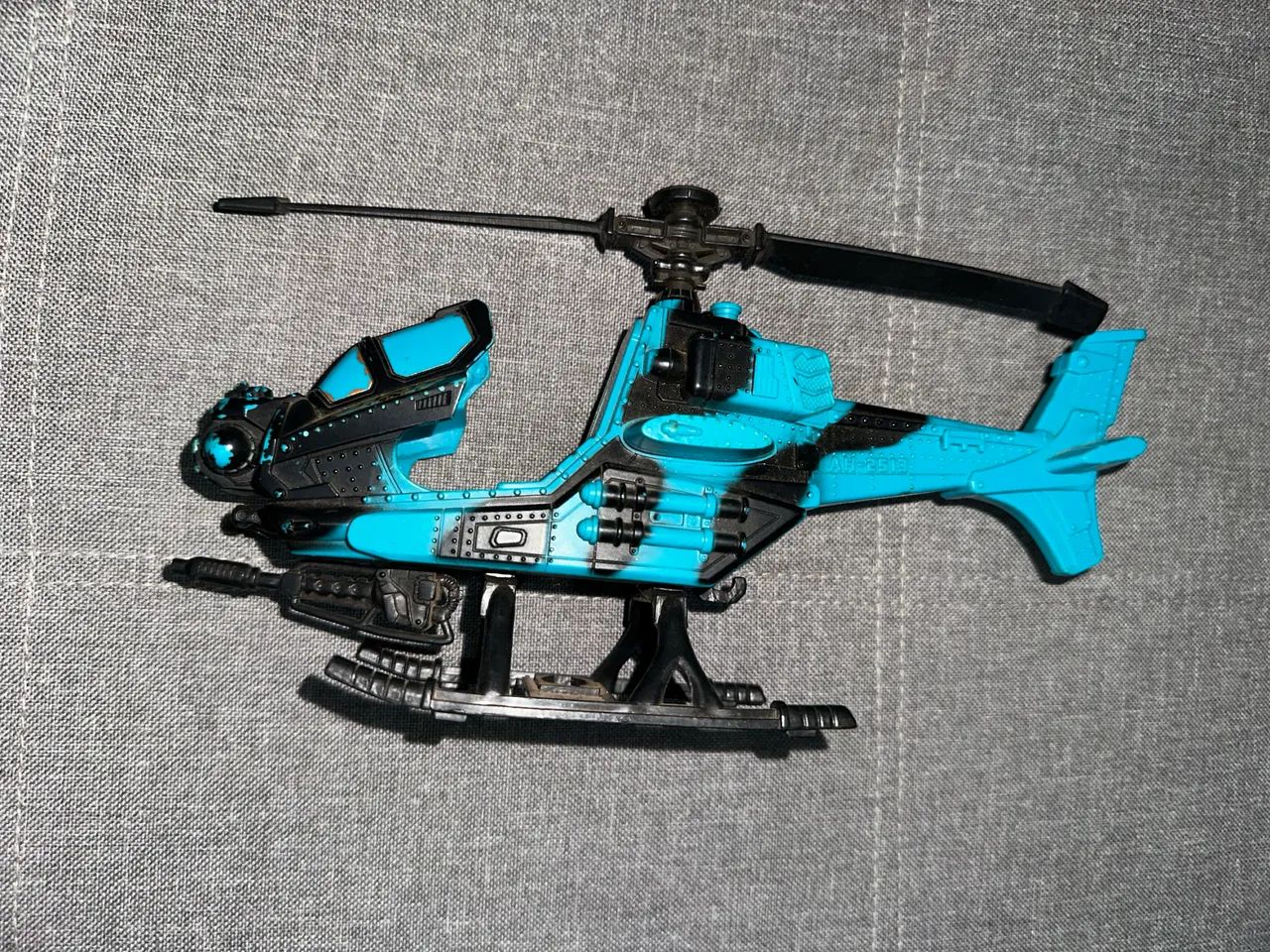 Helicóptero de brinquedo 