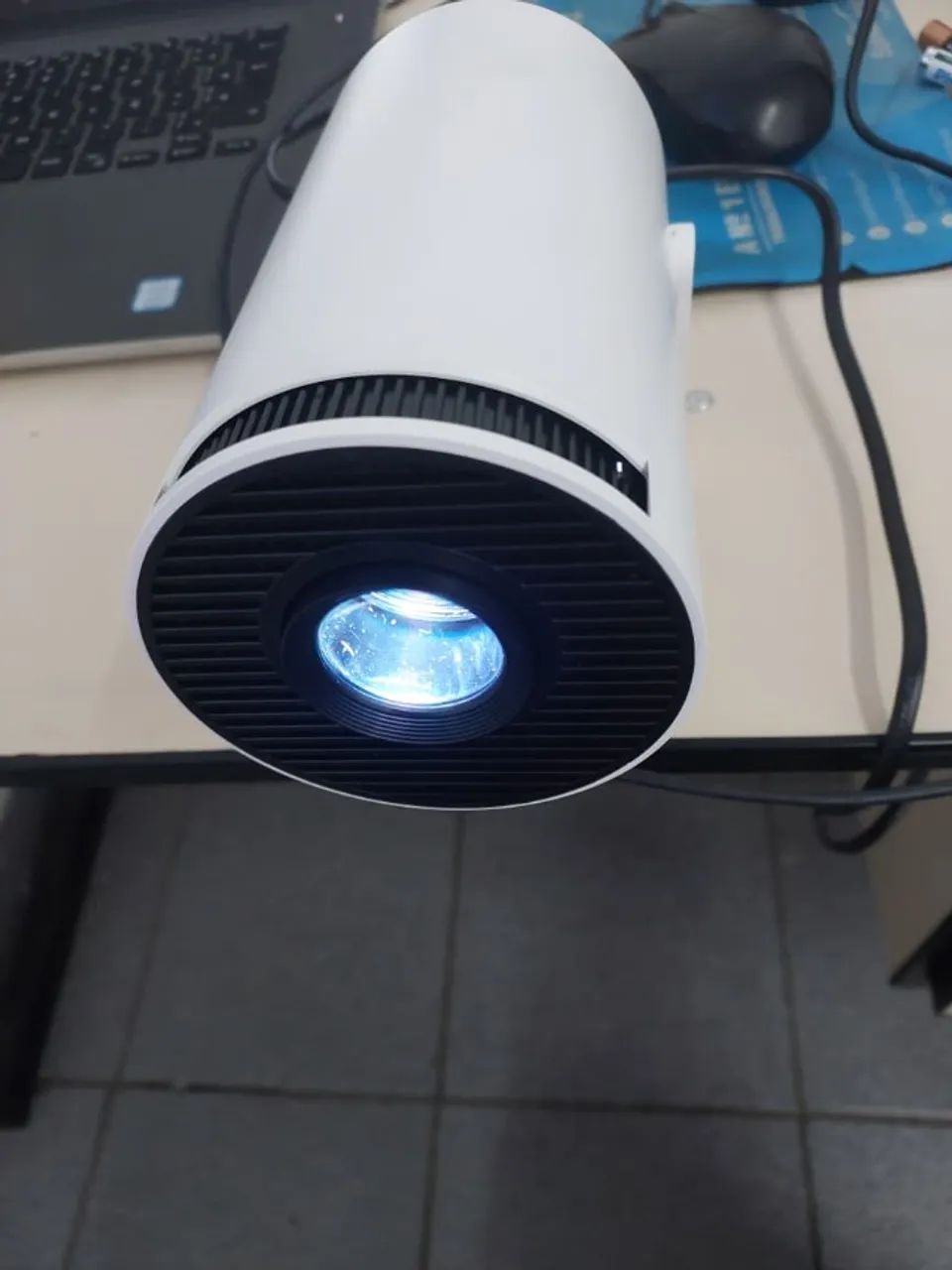 MINI PROJETOR PORTÁTIL LED SOURCE ULTRA HD