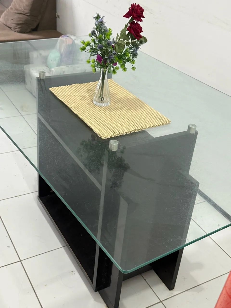 Mesa de vidro e sofá  - Foto 3