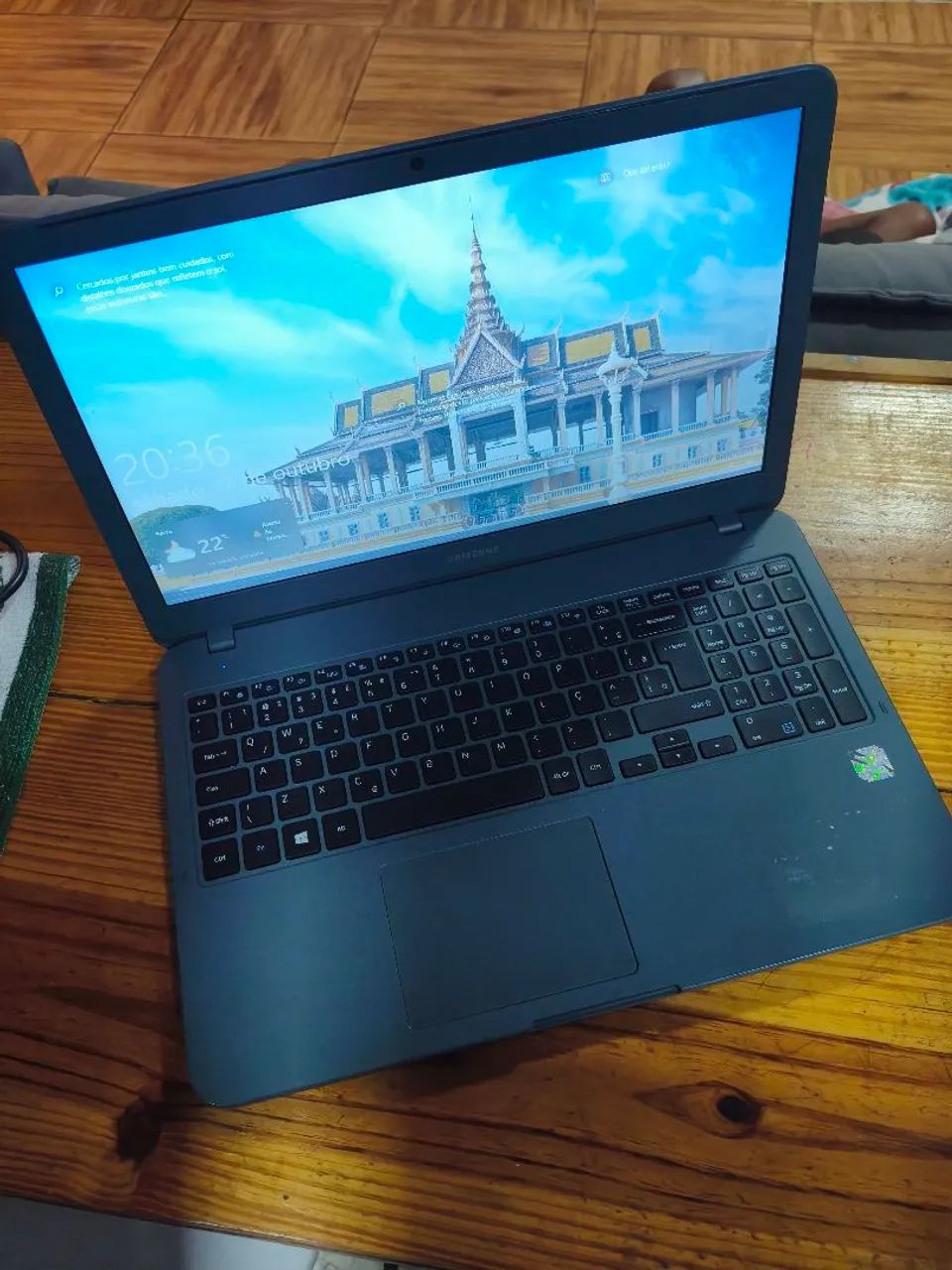 Vendo notebook Samsung E20 essentials