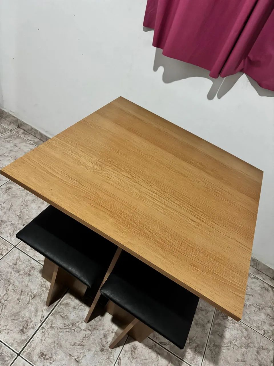 Mesa c/ 4 bancos - Foto 2