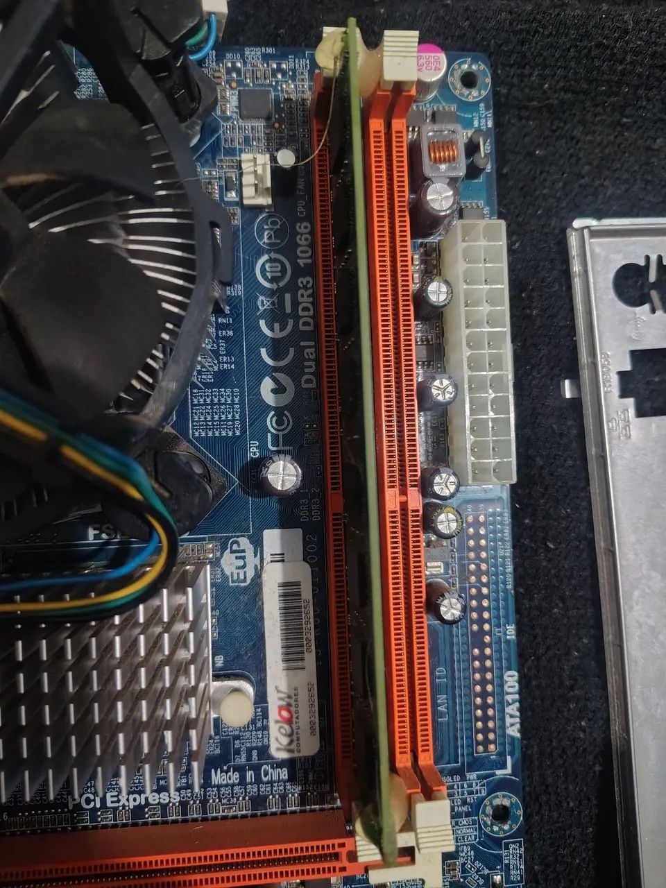 kit placa mãe 775 DDR3 com 4gb de ram - Foto 3