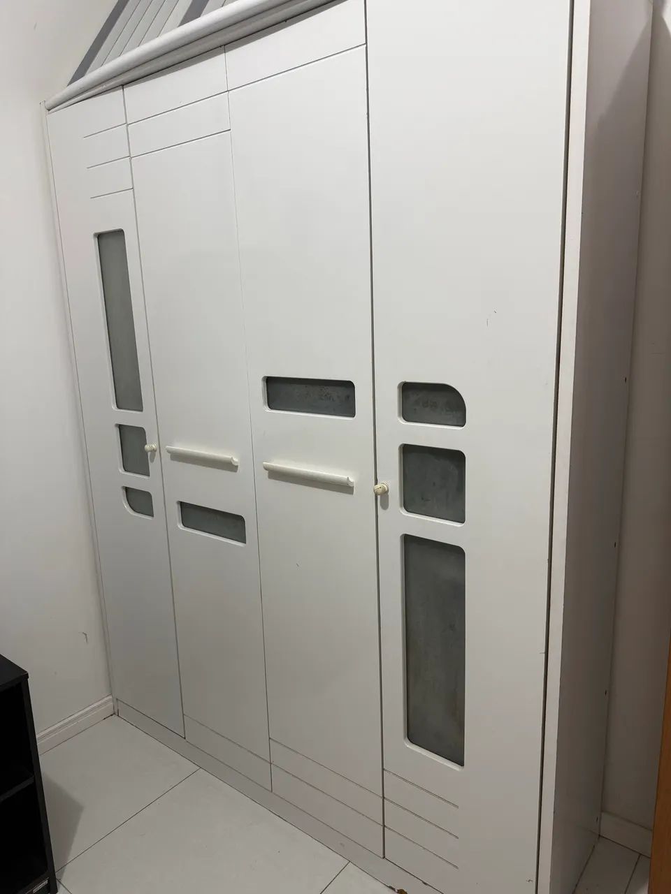 Guarda roupa branco