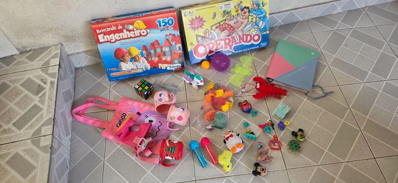 Lote de Jogos e brinquedos 
