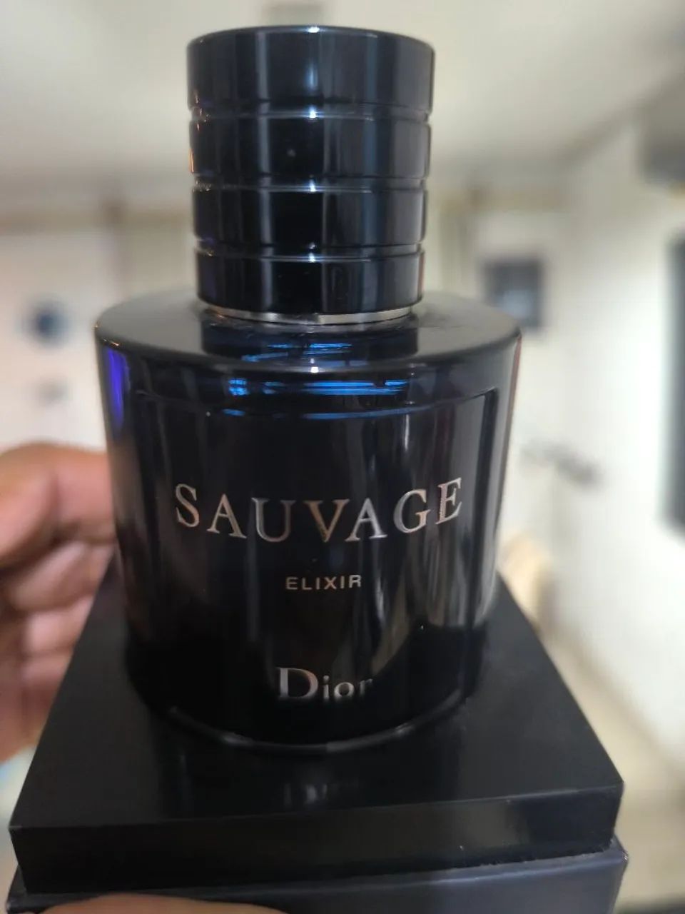 Vendo sauvage elixir 100ml , com aproximadamente 90 a 95 ml - Foto 4