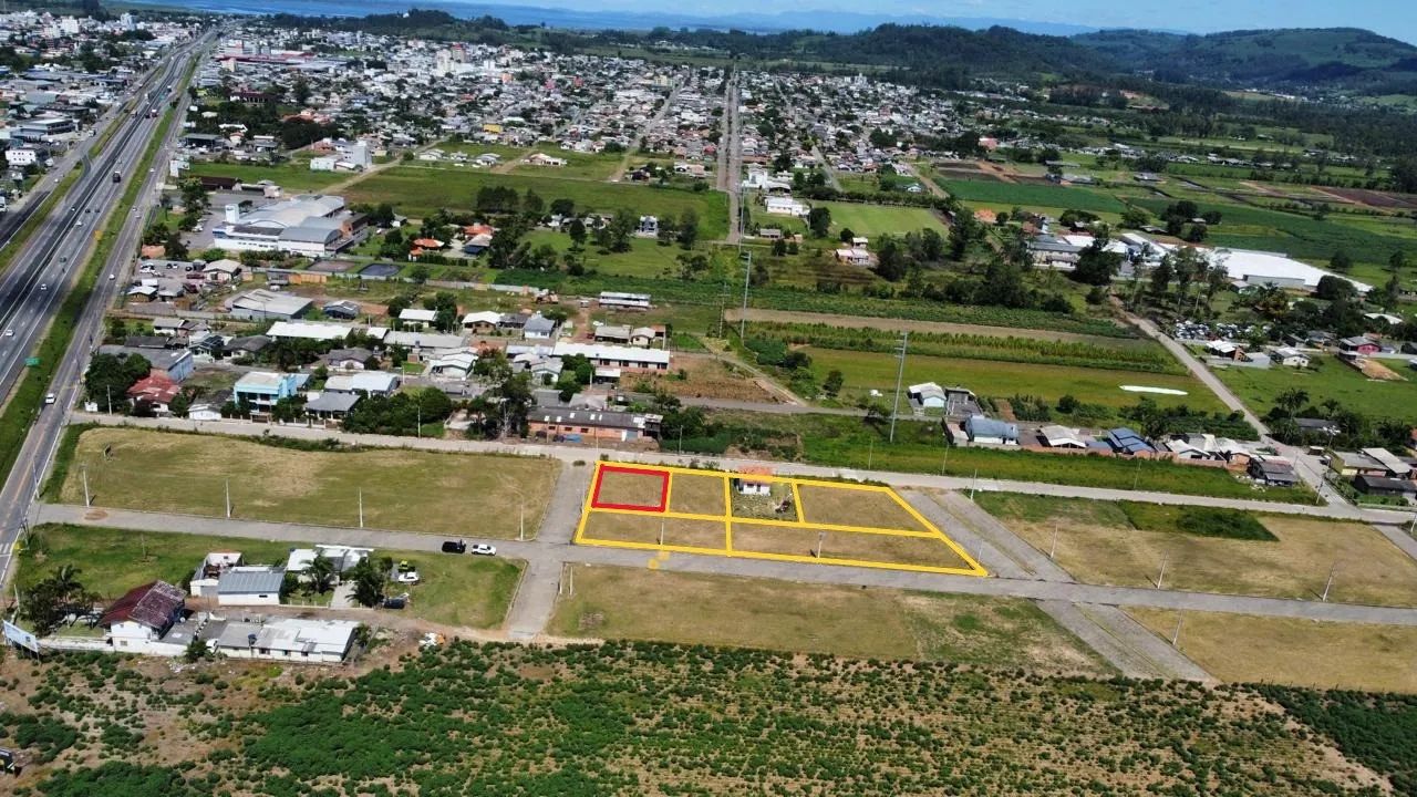 TERRENO DE ESQUINA EM LOTEAMENTO PRÓXIMO AO CENTRO DE SOMBRIO