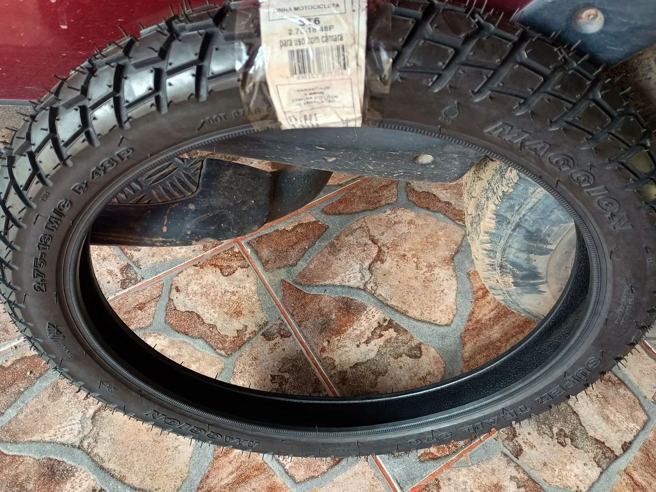 Vendo este Pneu aro 18 novo poço entrega 