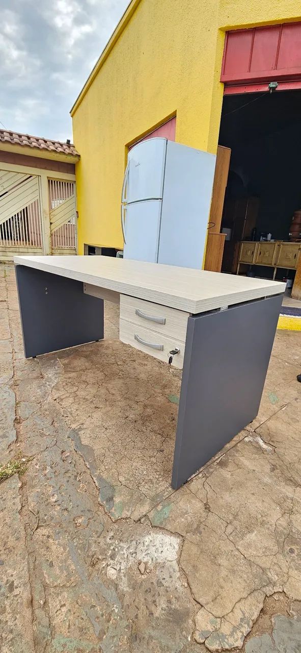mesa escritório MDF bem conservada - entrega grátis  - Foto 4