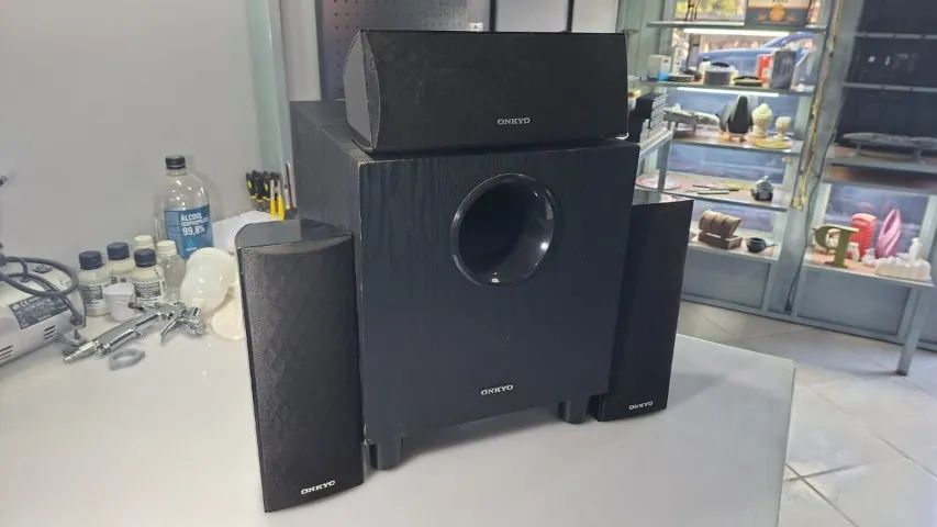 Caixas de som (3) e subwoofer Onkyo
