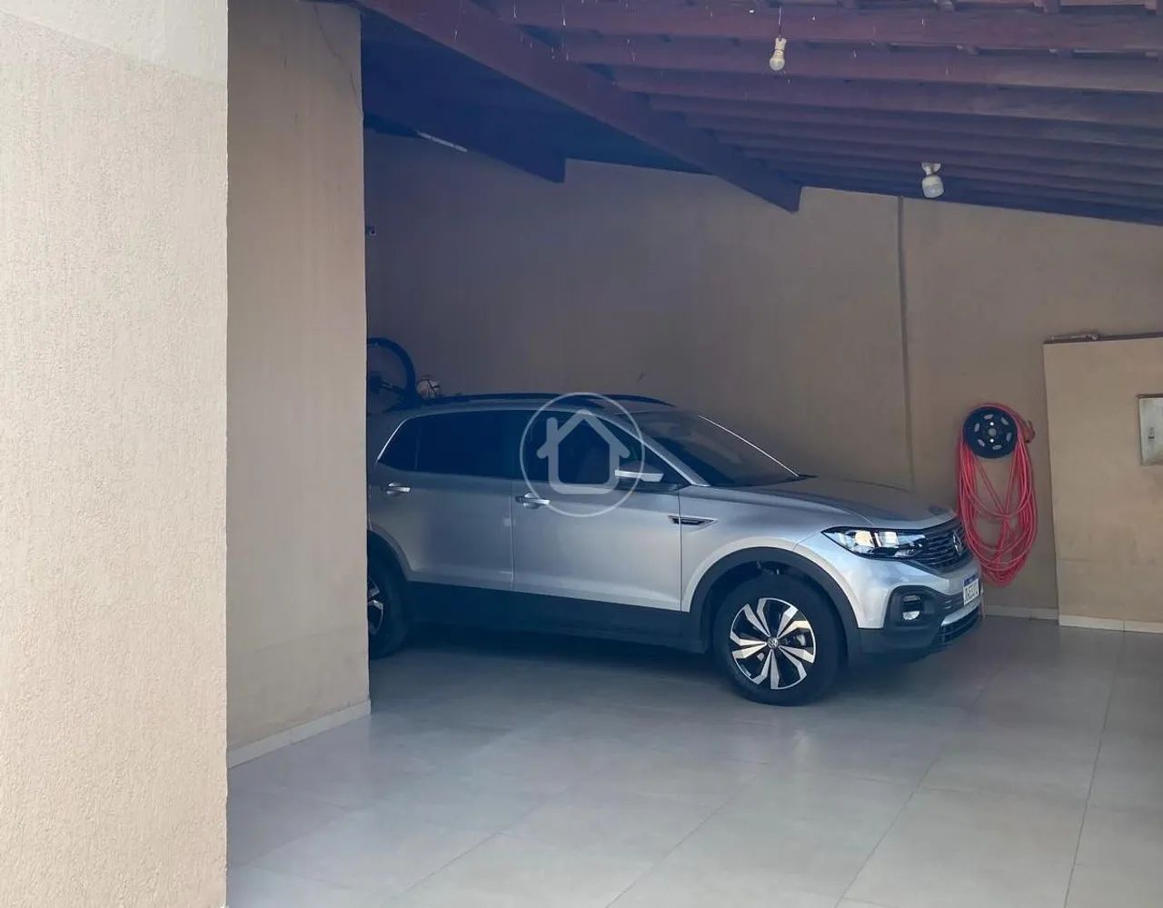 CASA COM TRÊS QUARTOS E PISCINA - Foto 3