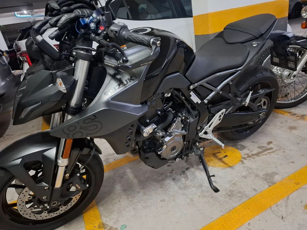 Gsx 8S impecável 