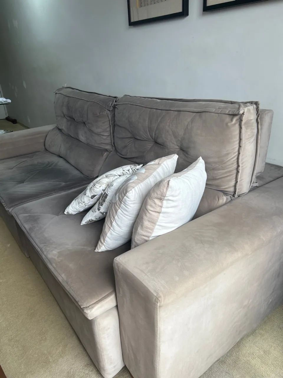 Vendo sofá retrátil na cor cinza, 4 lugares - Foto 2