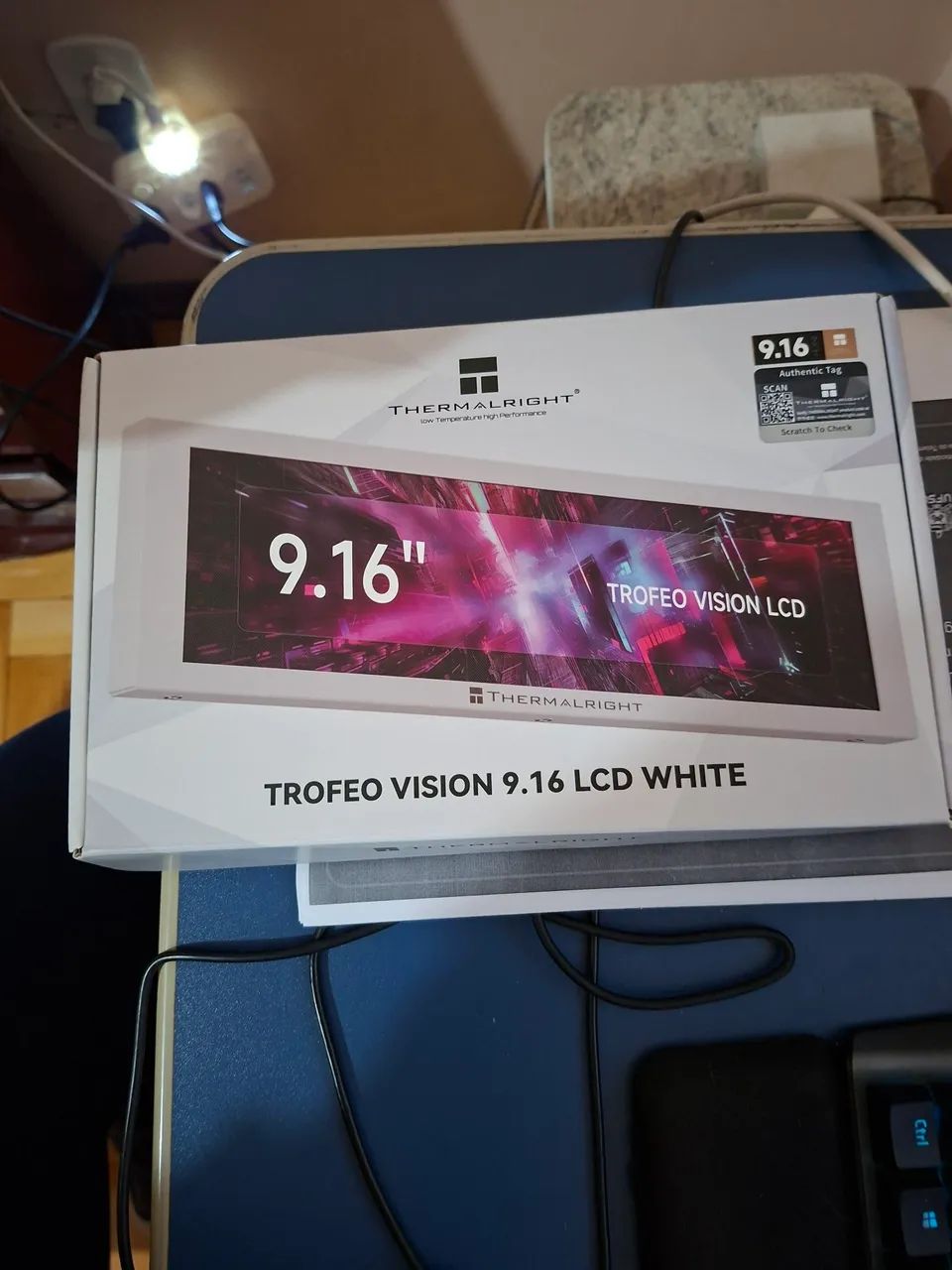 Thermalright Troféu Vision 9.16 LCD White