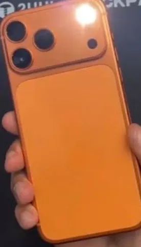 iPhone 11 com carcaça 17 pro max  - Foto 2