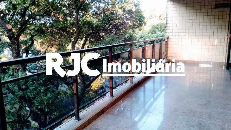 Apartamento para venda possui 130 metros quadrados com 3 quartos em Tijuca - Rio de Janeir