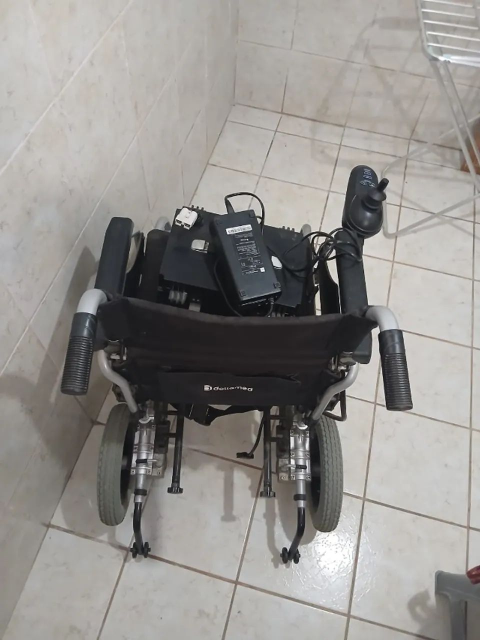 Cadeira de rodas motorizada - Foto 4