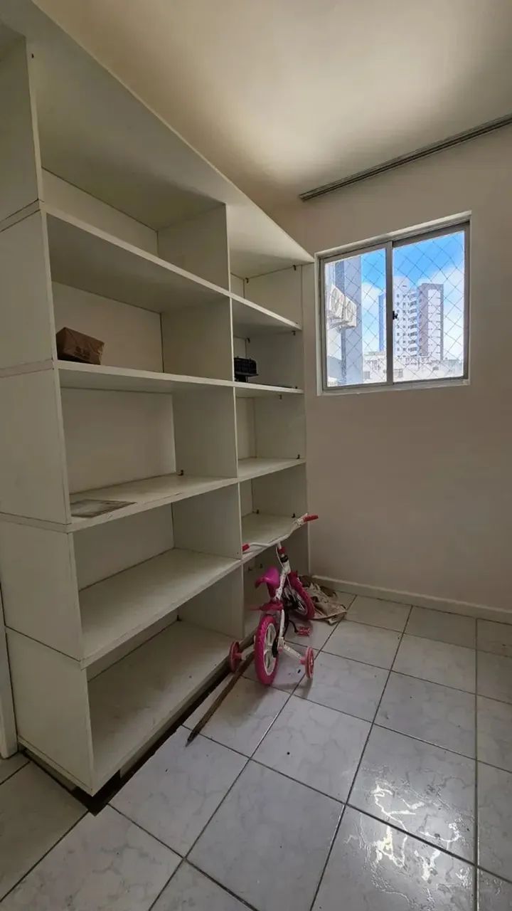 Vendo apartamento com três quartos na melhor localização do Caminho  das Árvores. - Foto 2