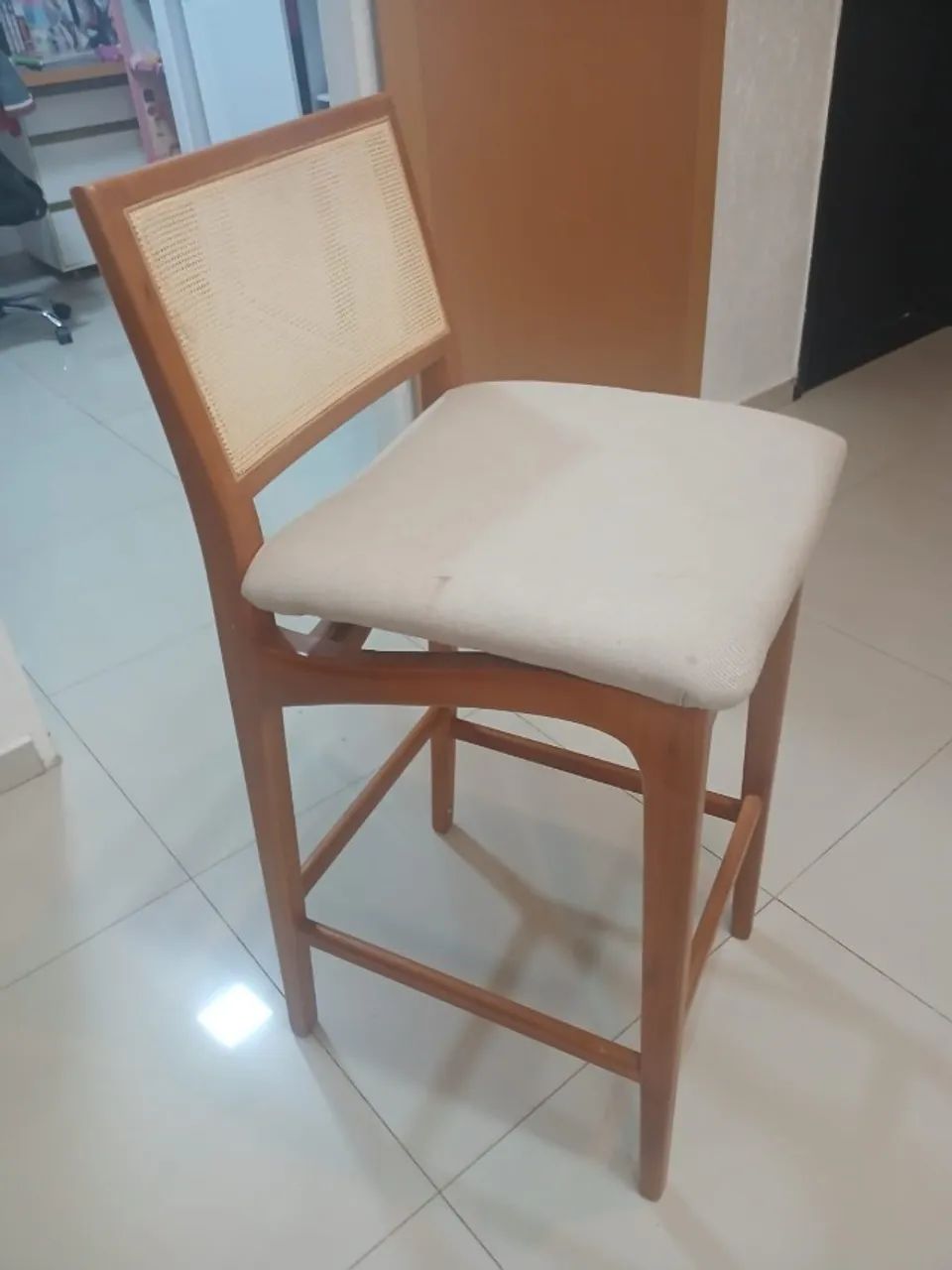Balcão caixa $  em MDF com Cadeira em Madeira * - Foto 5