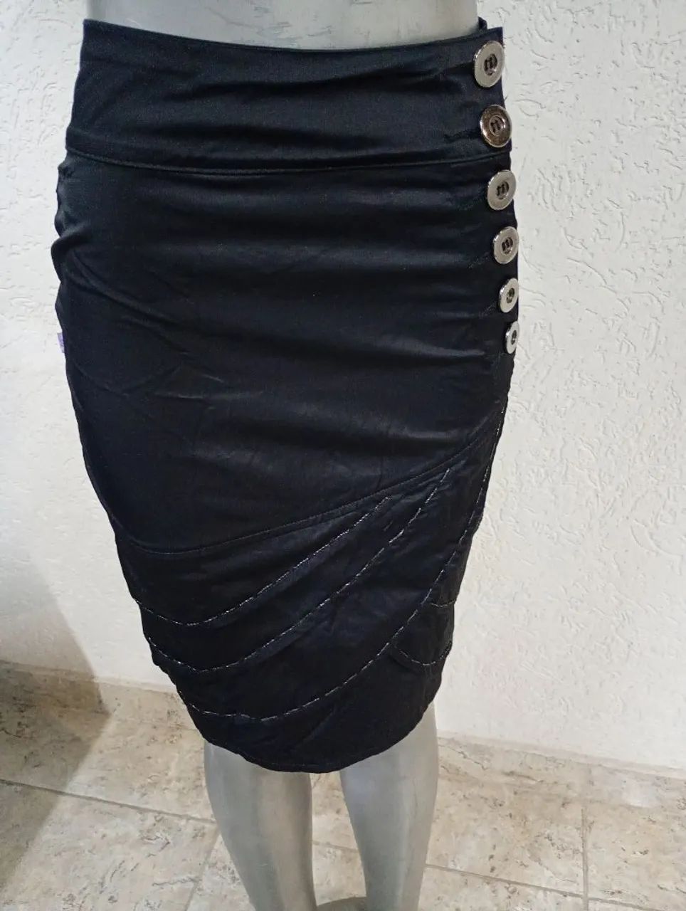 Saia preta  - Foto 2