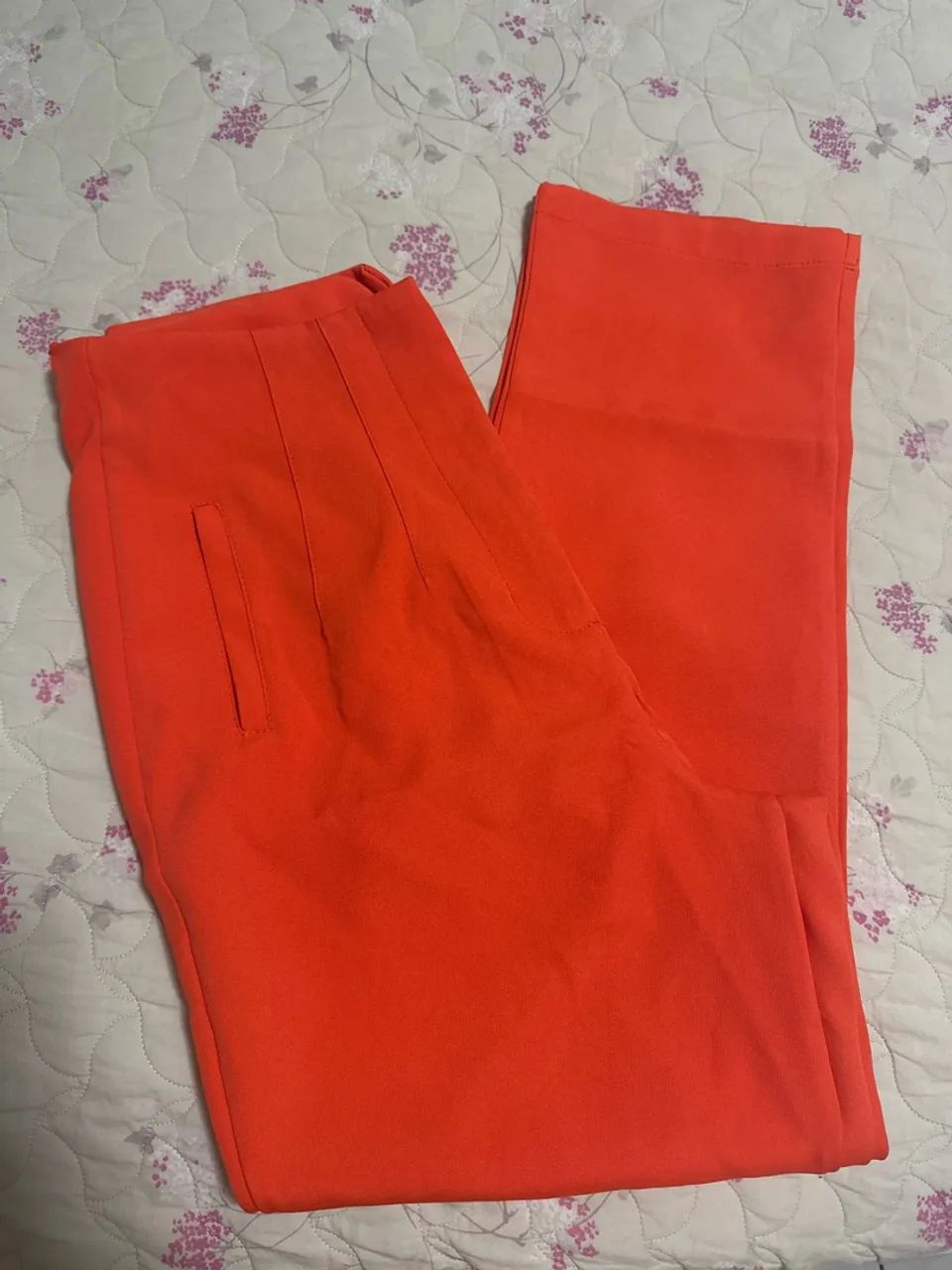 Calça laranja 