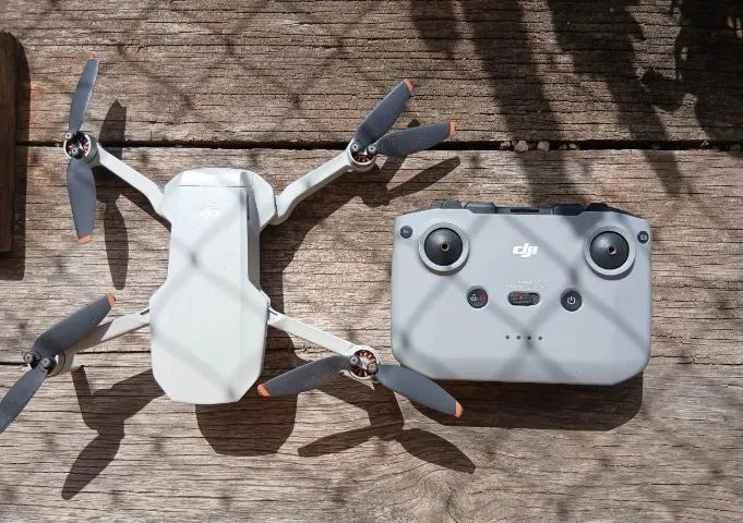 DRONE DJI MINI 2 SE - USADO EM OTIMO ESTADO DE FUNCIONAMENTO