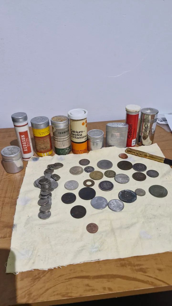 Moedas e latas antigas