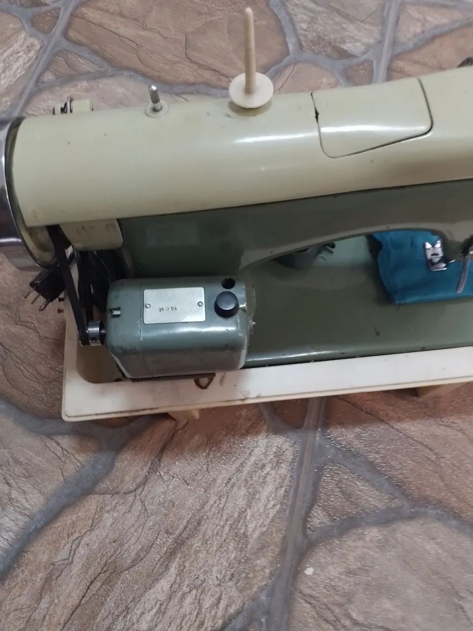 Maquina de costura antiga - Foto 4