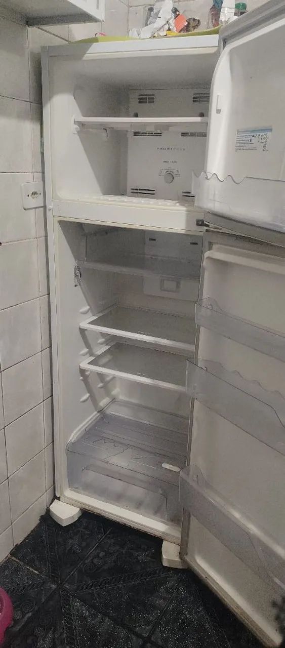 Geladeira Eletrolux COM DEFEITO - Foto 4