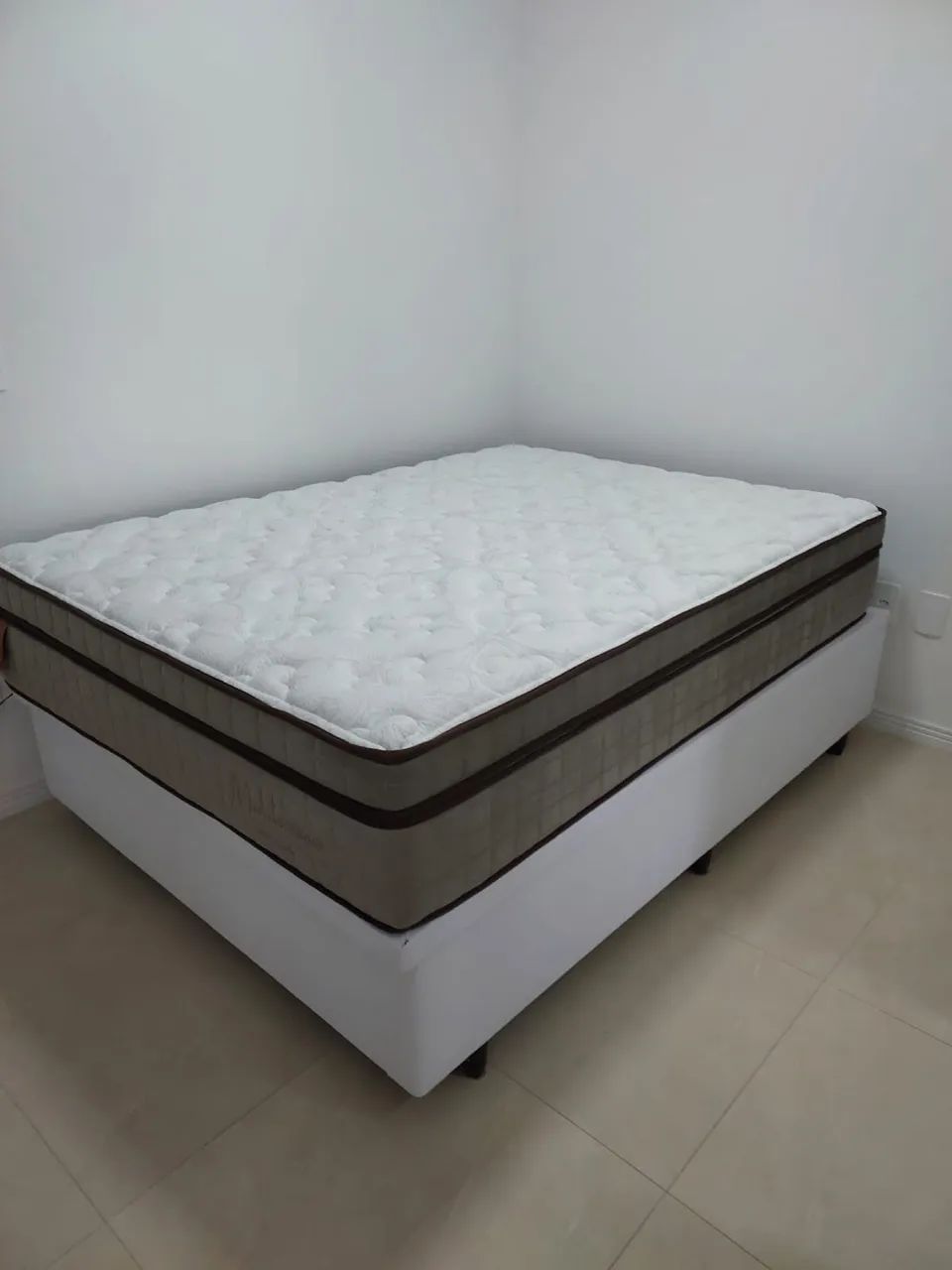 Cama colchão casal de mola + box de baú. Pouco uso! - Foto 4
