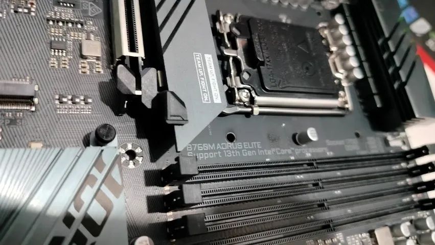 Placa Mãe Gigabyte B760M Aorus Elite, Chipset B760, Intel LGA 1700, mATX, DDR5 - Foto 2