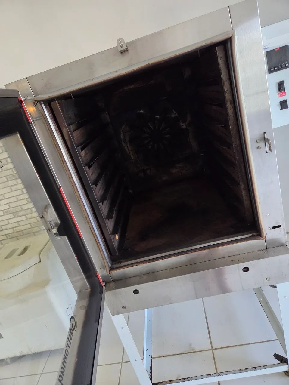 Vende-se Forno Turbo 8 esteiras - Foto 2