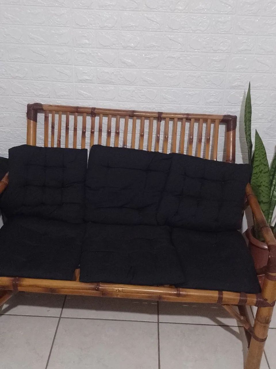 Vende-se sofá de bambu, pouco tempo de uso, preço de desapego 