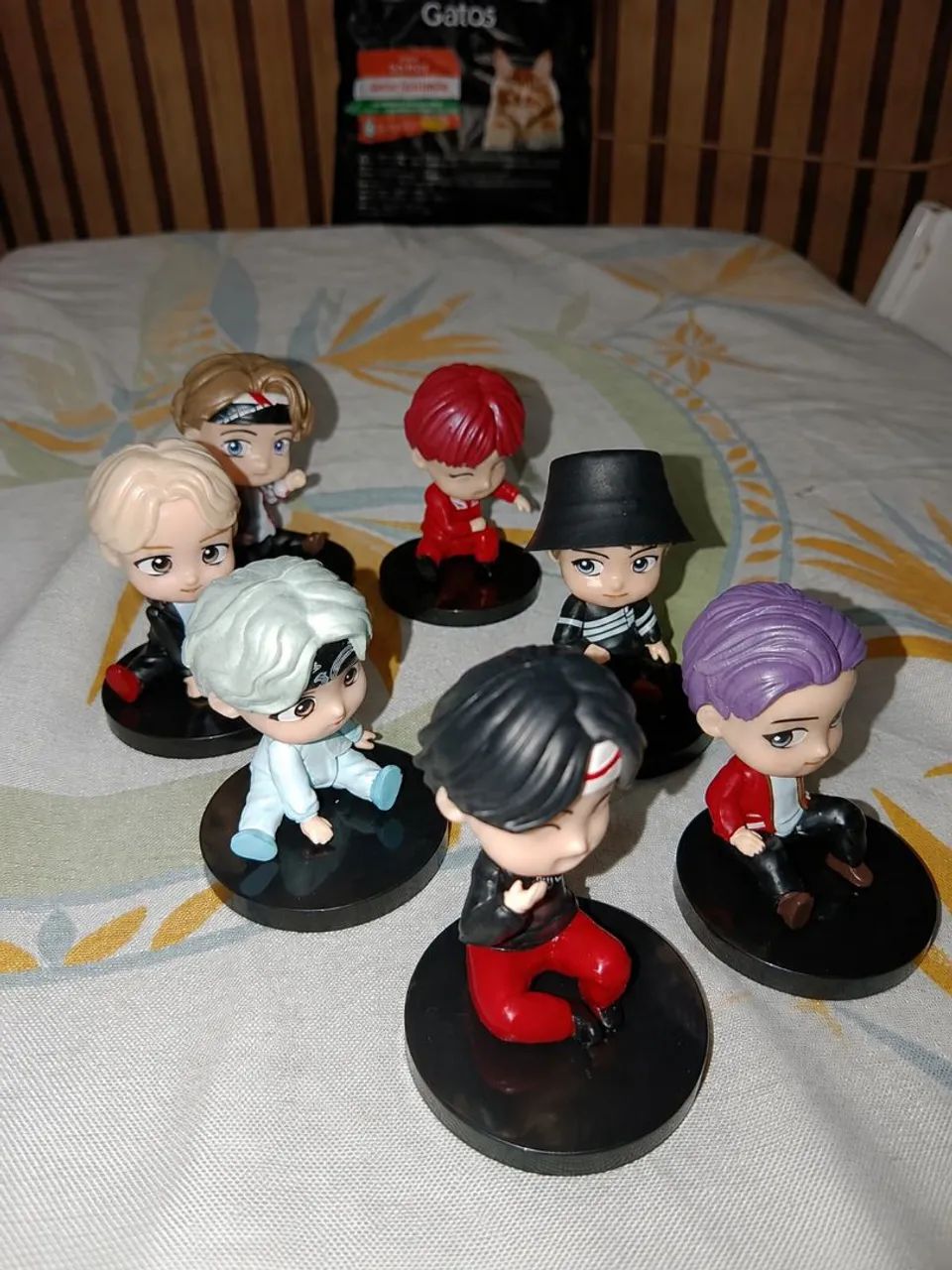 Kit com 7 Bonecos Colecionáveis BTS - Com Bases