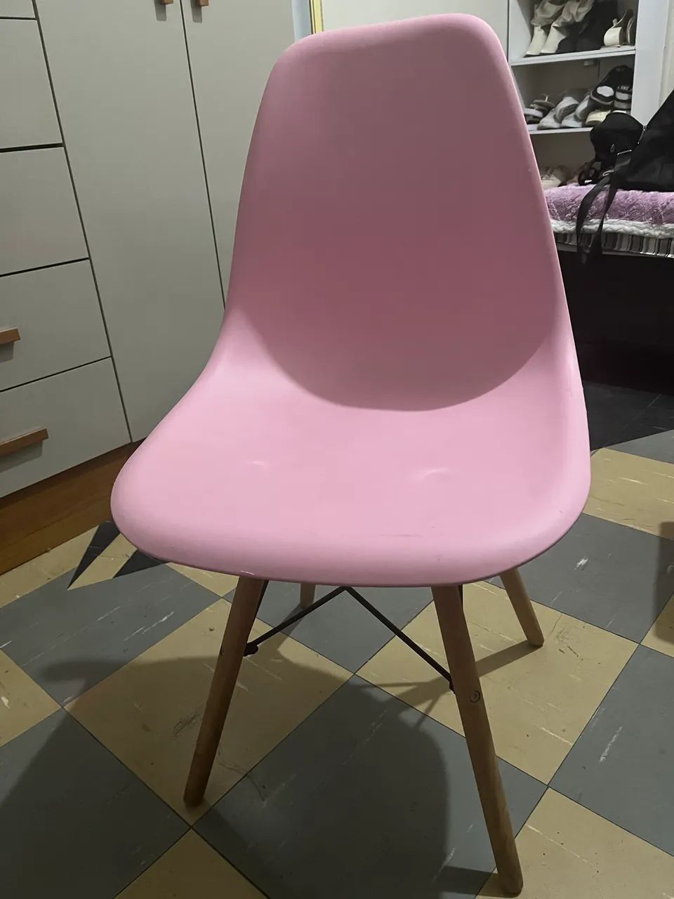 Cadeira Eiffel rosa bebê 