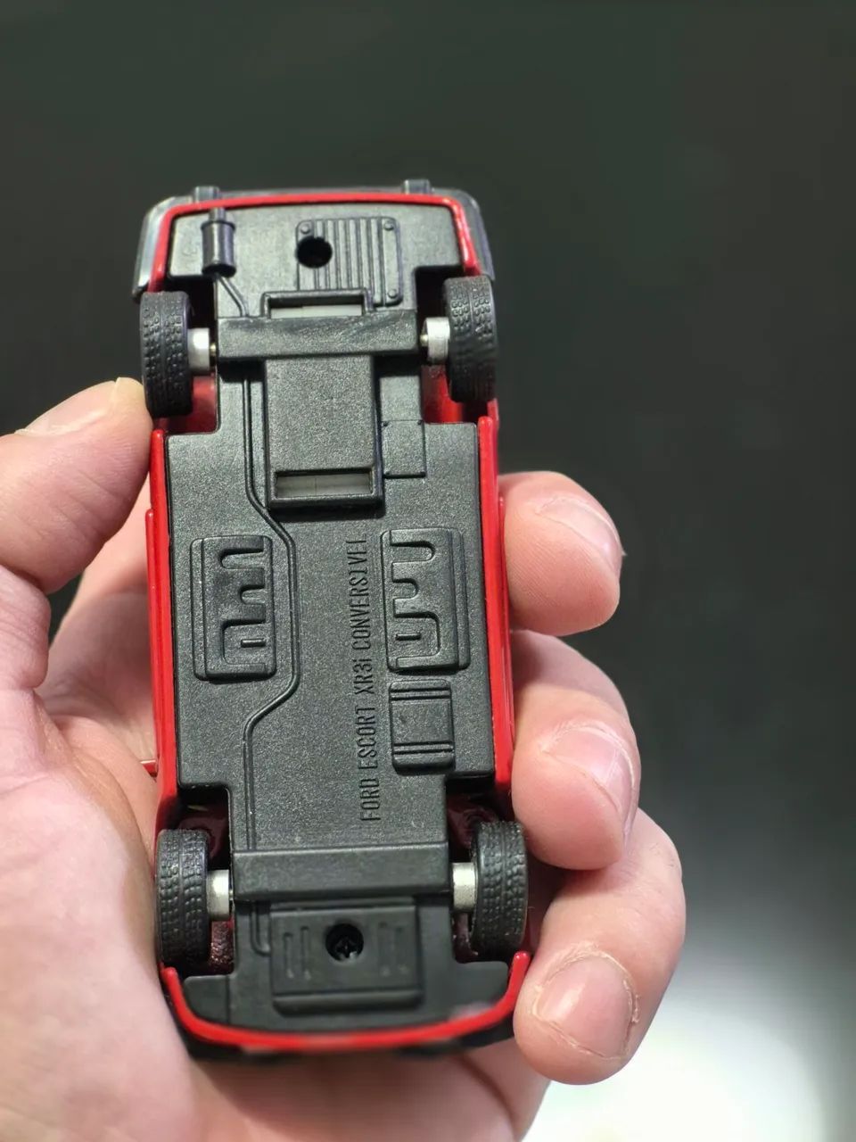 Miniatura Ford Escort conversível vermelho  - Foto 5