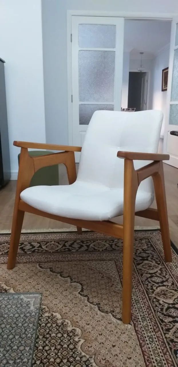 Poltrona madeira Tauri
